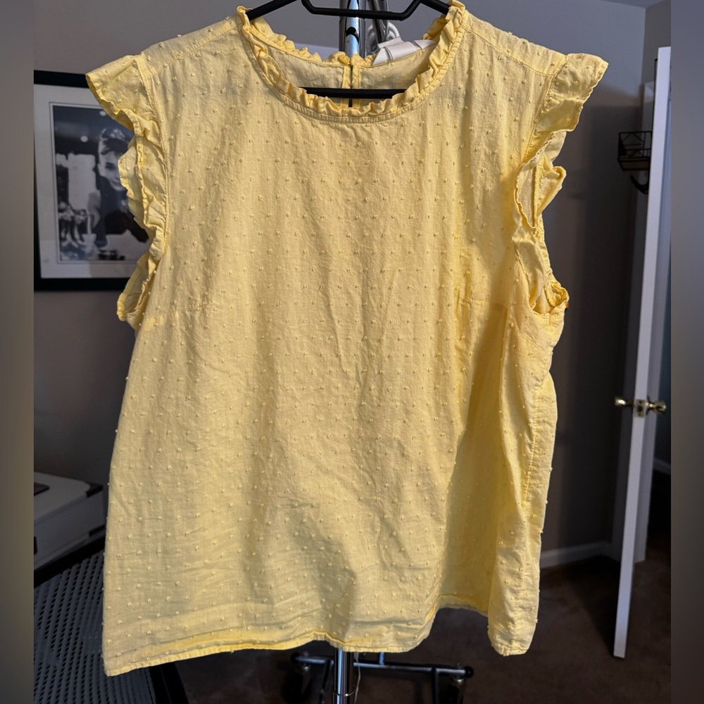 Yellow short sleeve shirt